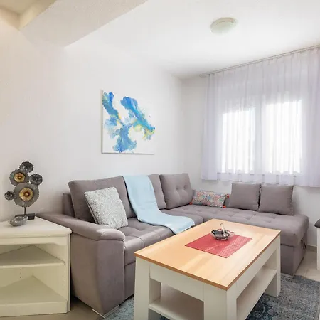 Knez Apartman Makarska